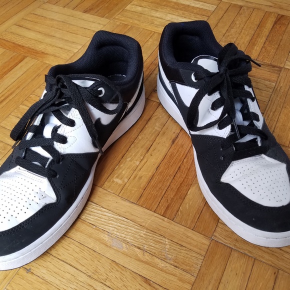 Nike Black and White - Picture 2 of 5